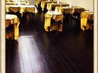 Hotel De La Place Des Alpes Paříž