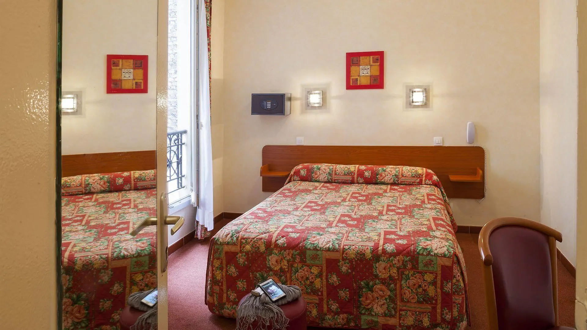 De La Place Des Alpes Hotel Paříž