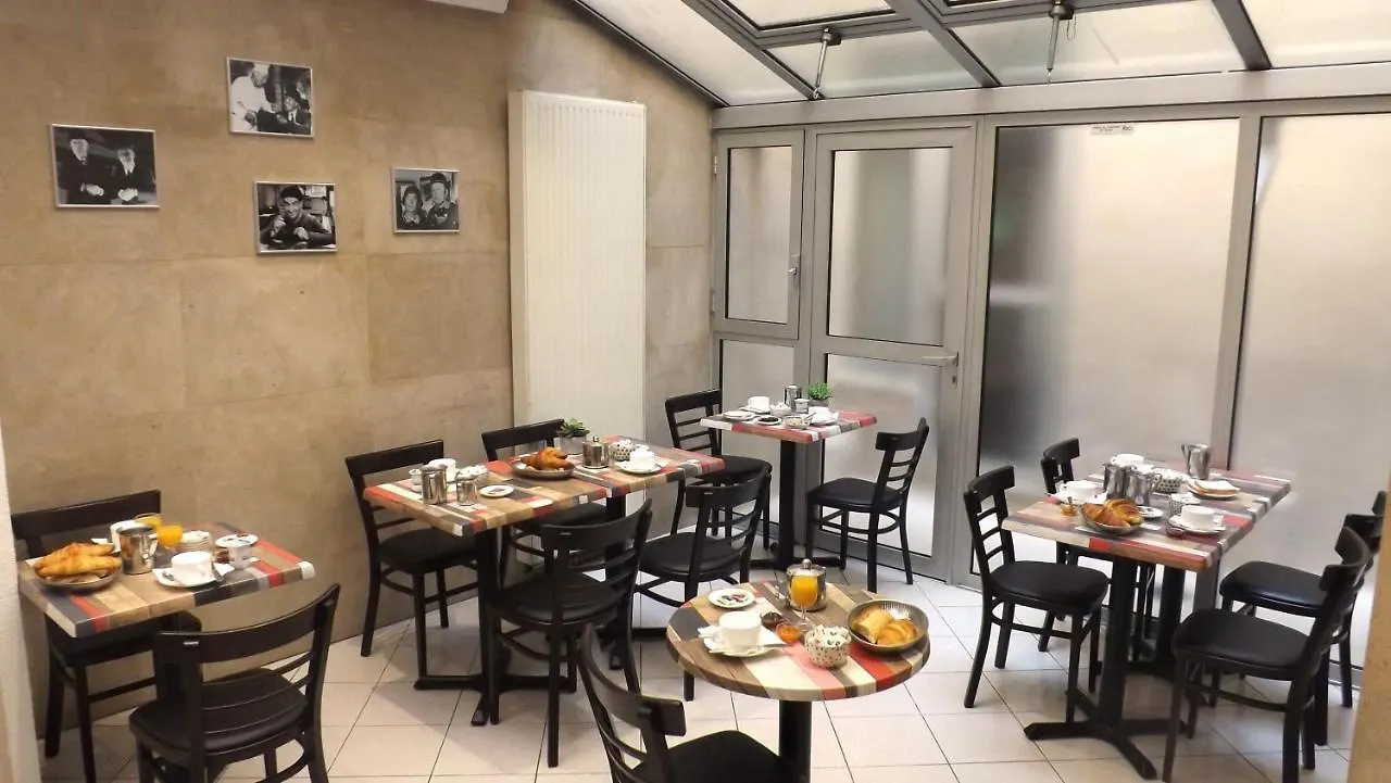 De La Place Des Alpes Hotel Paříž